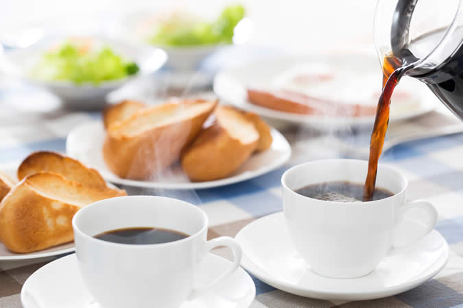 朝食にパンとコーヒーはメタボを防ぐ？